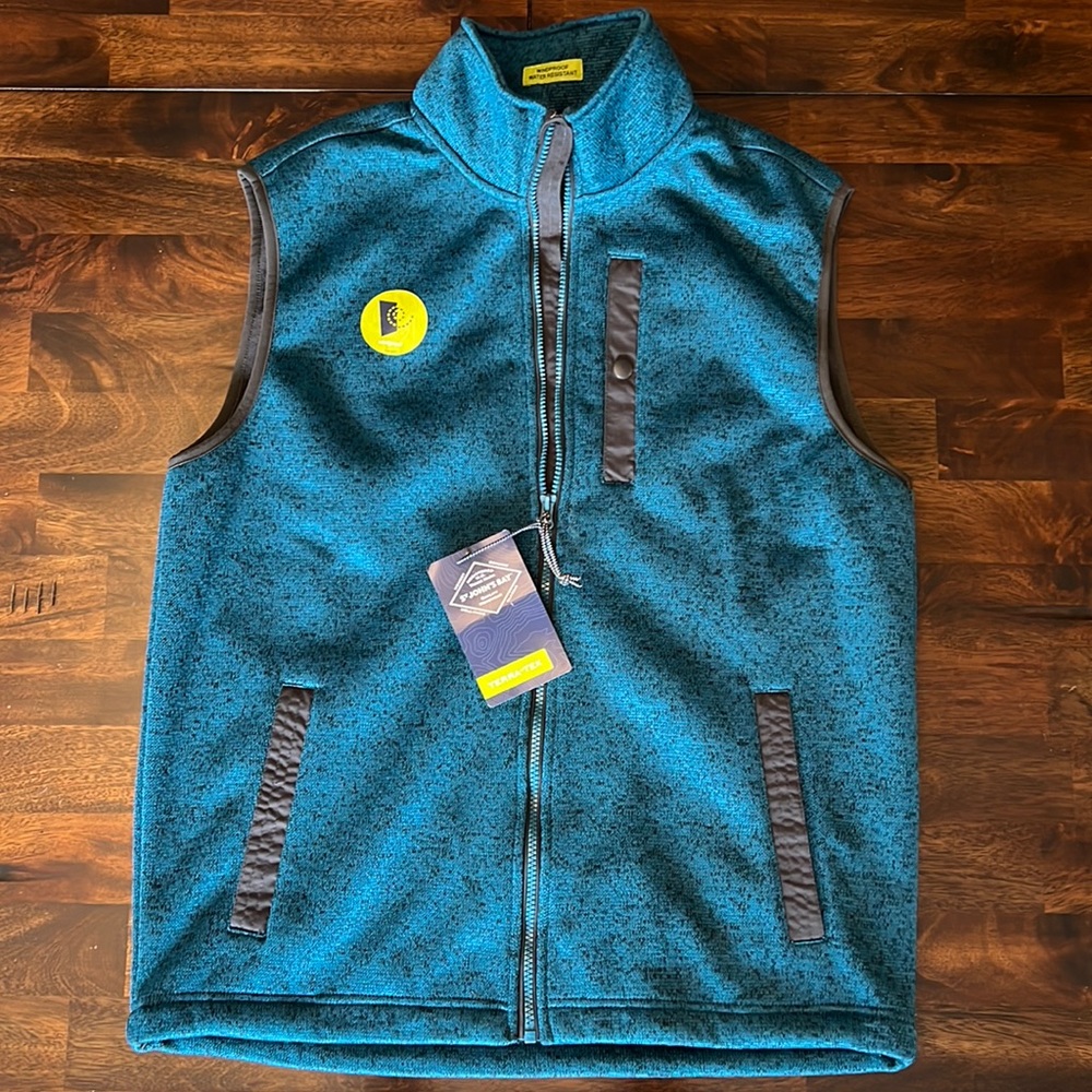 Saint John’s Bay Men’s vest. NWT. Size M. Wind proof & water resistant.